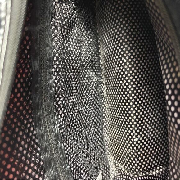 Caboodles Black Faux leather Patent Quilted Makeup Shoulder Bag. - Picture 11 of 12